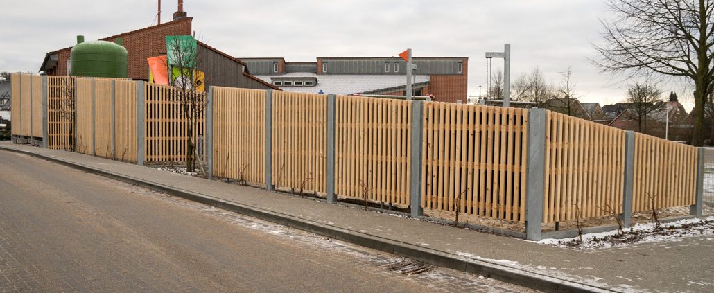 Meykopff Garten-Landschaftbau Schallschutzmauer und Kletterwand in Lübeck Stockelsdorf mit über 4,50 Meter Höhe