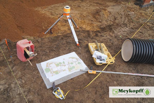 Meykopff Galabau Regenwassernutzung Rigolenersickerung Plan und Werkzeug