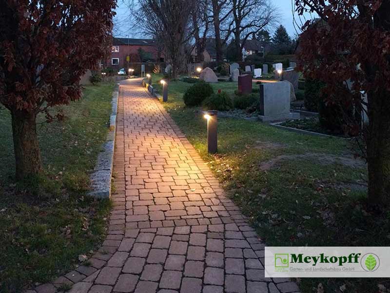 Meykopff GaLaBau Lübeck Pflasterarbeiten Friedhof Krummesse Zuwegung