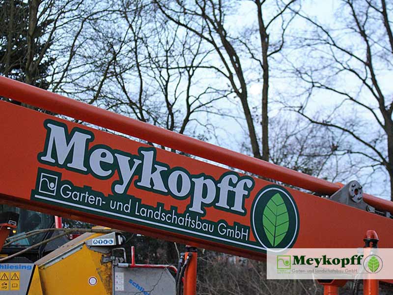 Meykopff GaLaBau Lübeck Baumfällarbeiten Steiger Logo