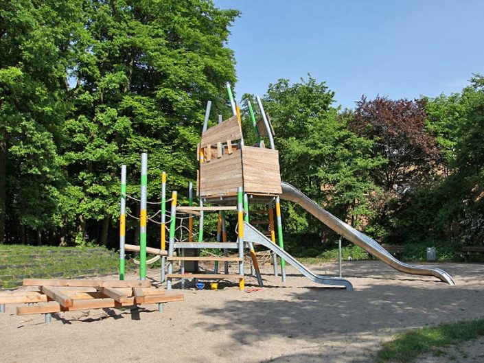 Meykopff Garten- und Landschaftsbau Lübeck Spielplatz Warnowweg Spielturm