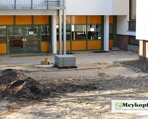Frühe Bauphase der Schulhof-Neugestaltung