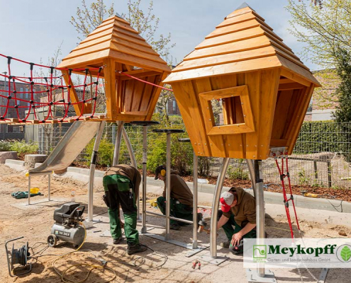 Meykopff GaLaBau Lübeck - Bauphase Spielplatz in der Ratzeburger Allee Mitarbeiter beim Arbeiten
