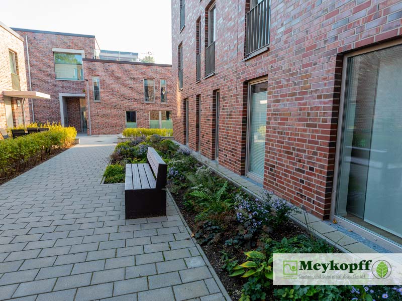 Meykopff GaLaBau Lübeck | Häuser Ratzeburger Allee mit Bepflanzungen Galerie 3