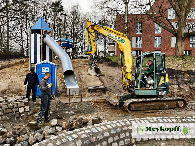 Meykopff GaLaBau Lübeck - Bauarbeiten mir Bagger