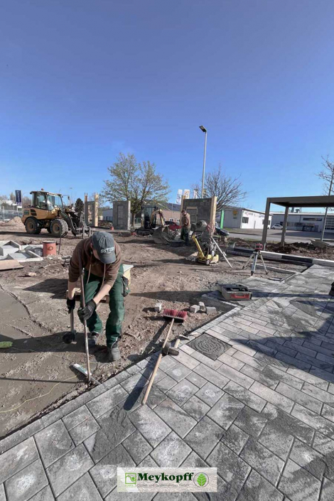 Meykopff GaLaBau Baustelle Benthack Ella mit Betonpflaster | Meykopff Meykopff GaLaBau Baustelle Benthack Ella mit Betonpflaster